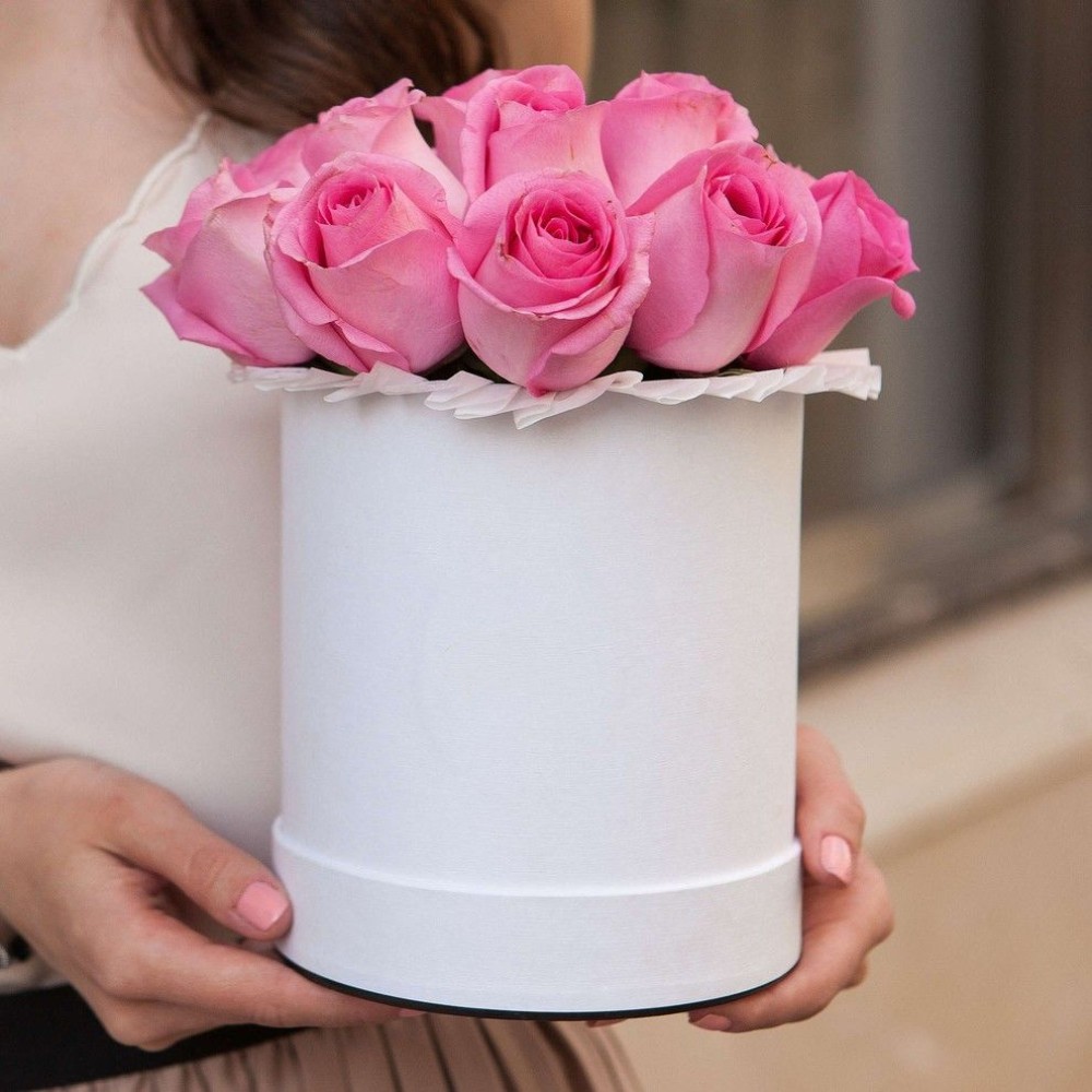 11 pink roses in a box